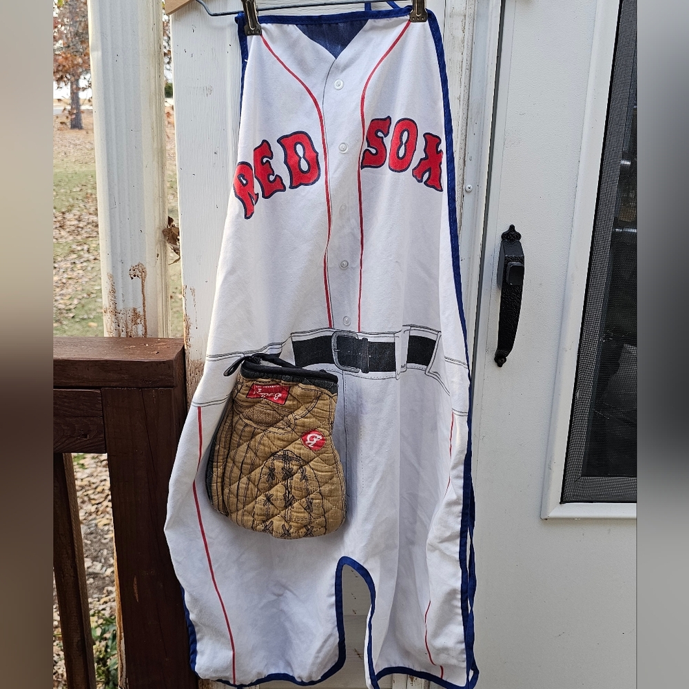 Vtg MLB Red Sox 80s BBQ Cooking Apron With Catchers Oven Mitt 1983 Stains Rare